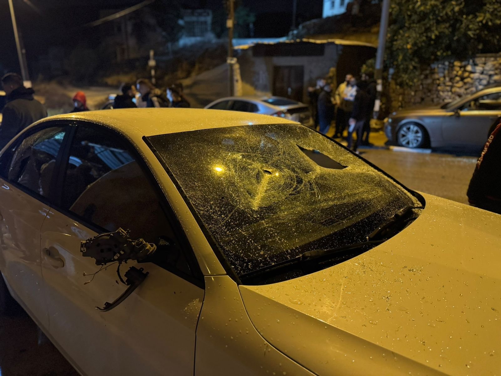 مستوطنون يقتحمون مدخل سنجل ويحطمون 3 مركبات